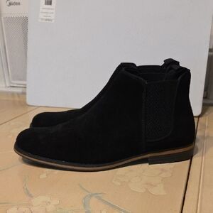Classic Black Suede Chukka Boots